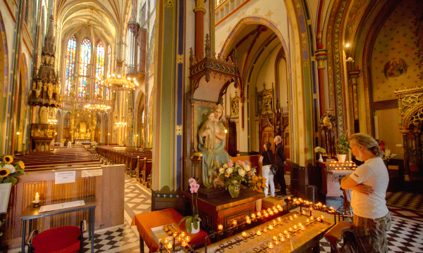 As Dutch parishes close some  quit going to church