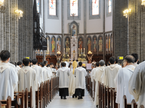 Treat everyone with the heart of Christ cardinal tells priests of Seoul Treat everyone with the heart of Christ cardinal tells priests of Seoul