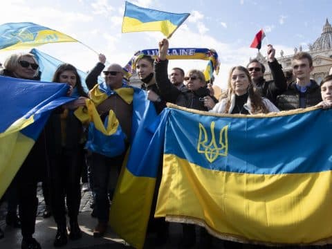 ‘Silence the weapons!’ pope says, praying for peace in Ukraine ‘Silence the weapons!’ pope says, praying for peace in Ukraine