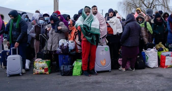 Pitching in to evacuate Ukrainians refugees heading west