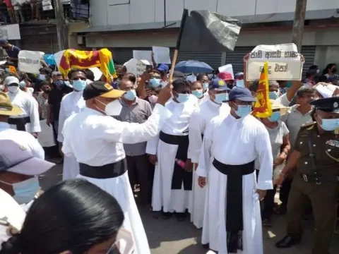 Calls mount for Sri Lankan government to quit Calls mount for Sri Lankan government to quit