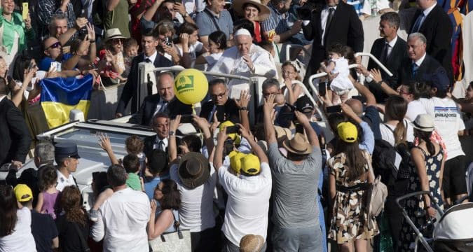 Pope asks families to take a small step toward greater holiness