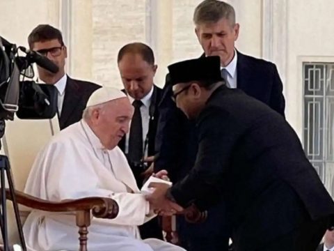 Pope invited to visit Indonesia Pope invited to visit Indonesia