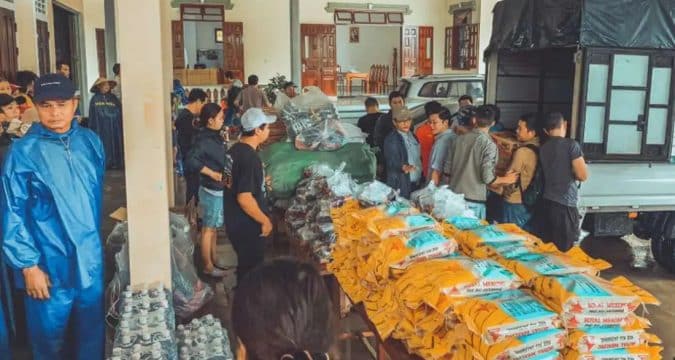 Vietnam’s Catholics leap to aid storm victims Vietnam’s Catholics leap to aid storm victims