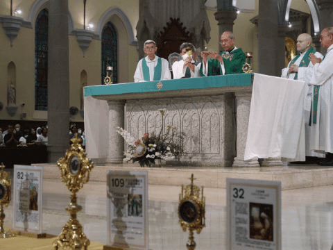 Thousands drawn to exposition of relics of saints