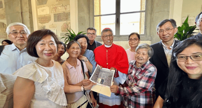 Well wishes from Hong Kong delegation to consistory
