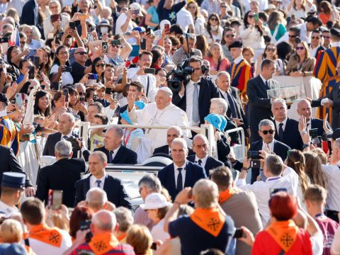 Hope must be restored in communities and young people, pope says
