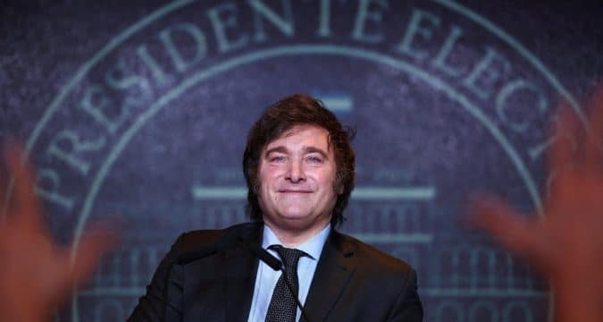 Argentine president invites pope to visit 