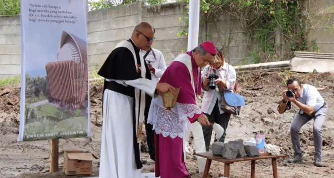 Indonesian diocese to build church after 15-year wait Indonesian diocese to build church after 15-year wait