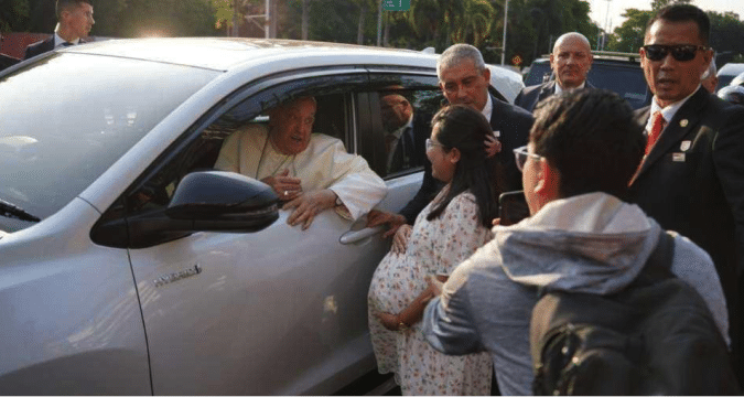 Jakarta: A moment with Pope Francis Jakarta: A moment with Pope Francis