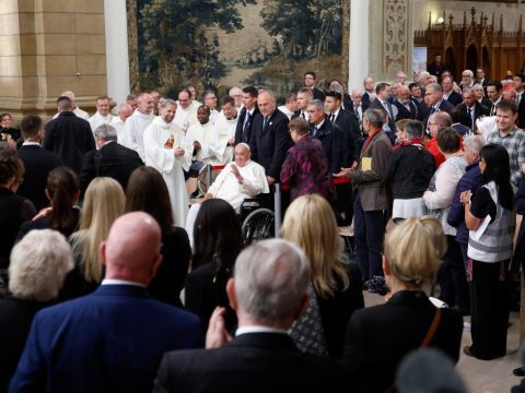 Welcoming immigrants is requirement of charity, justice, pope says