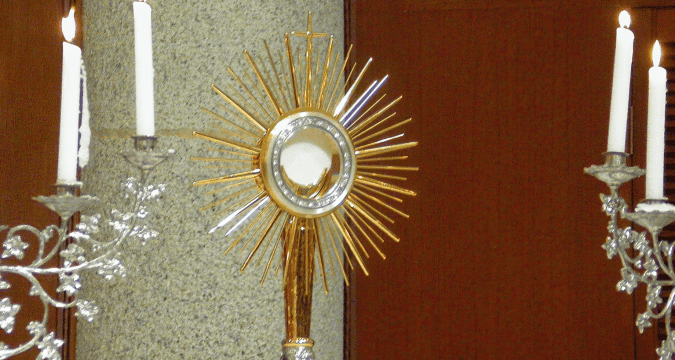 Pope urges liturgical experts to avoid ‘unnecessary pomp’ in Mass