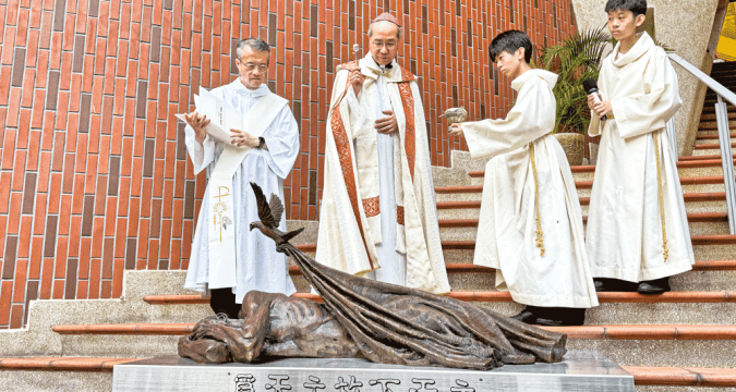 Hope for migrants and refugees illuminated in Jubilee Year