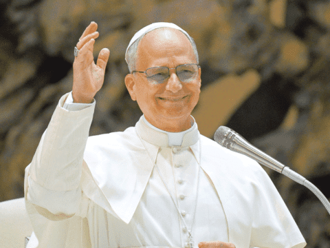 Pope asks Vatican employees to be missionaries and build bridges