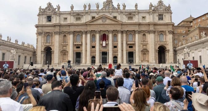 Help each other walk in love and truth, Pope Leo says in first Sunday address 