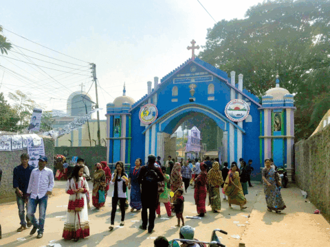 Bomb explodes at Dhaka church