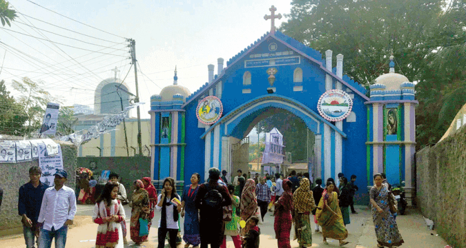 Bomb explodes at Dhaka church