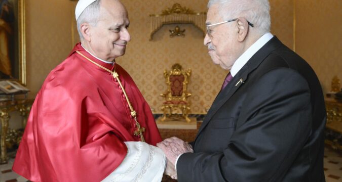 Pope welcomes Palestinian leader and discusses Gaza Pope welcomes Palestinian leader and discusses Gaza