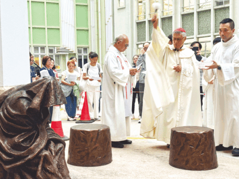 Statue at cathedral reminds us to welcome strangers