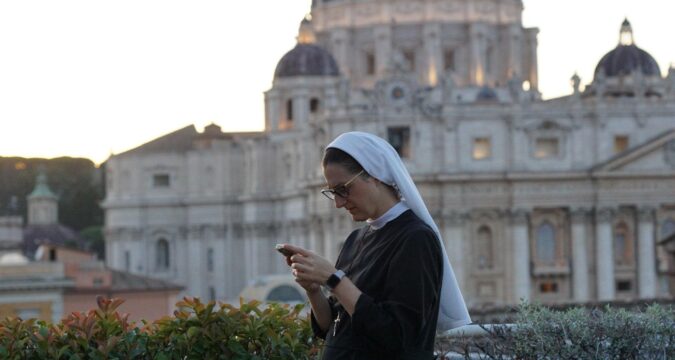 Religious sister new deputy of Vatican press office
