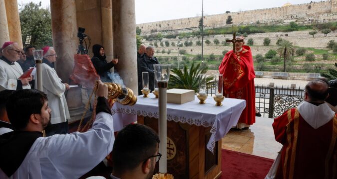 Israeli government U-turns after outrage over blocking of holy site access in Jerusalem