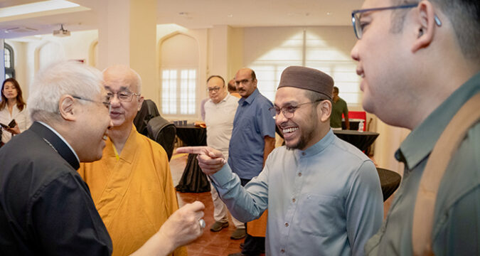Cardinal urges deeper interfaith friendship at Singapore dialogue
